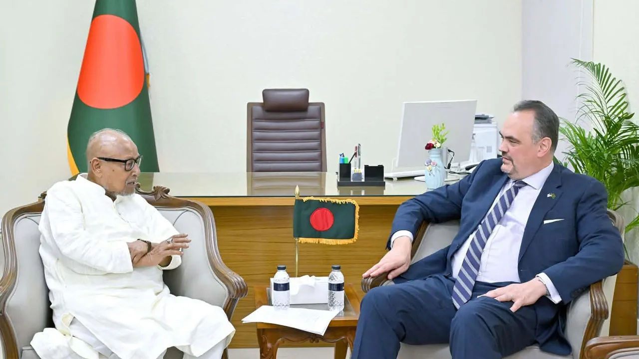 প্রধানমন্ত্রীর রাজনৈতিক উপদেষ্টার সাথে মার্কিন রাষ্ট্রদূতের সাক্ষাৎ