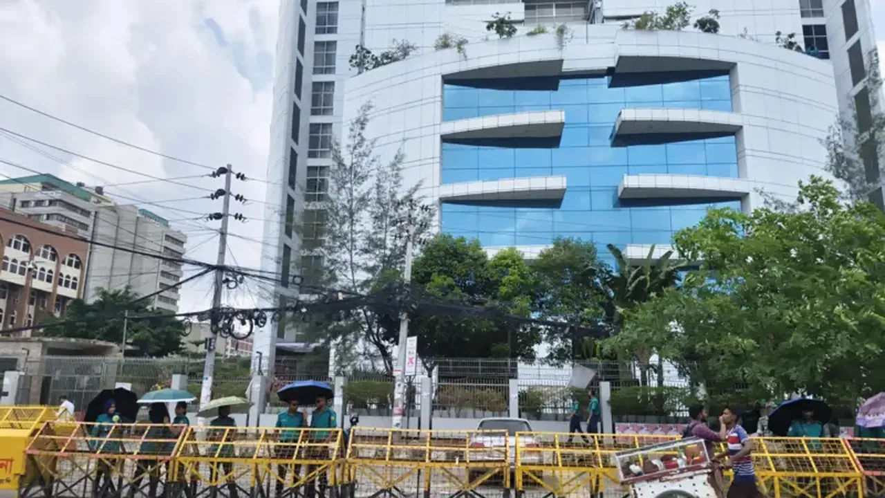 নির্বাচন কমিশনের সামনে এনসিপির বিক্ষোভ ঘিরে কড়া নিরাপত্তা