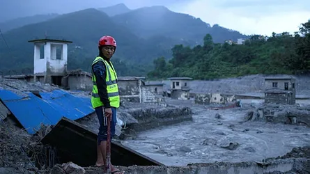 নেপালে বন্যা : বৃষ্টি ও নদীর পানি বাড়ায় টানেলে উদ্ধারকাজ ব্যাহত
