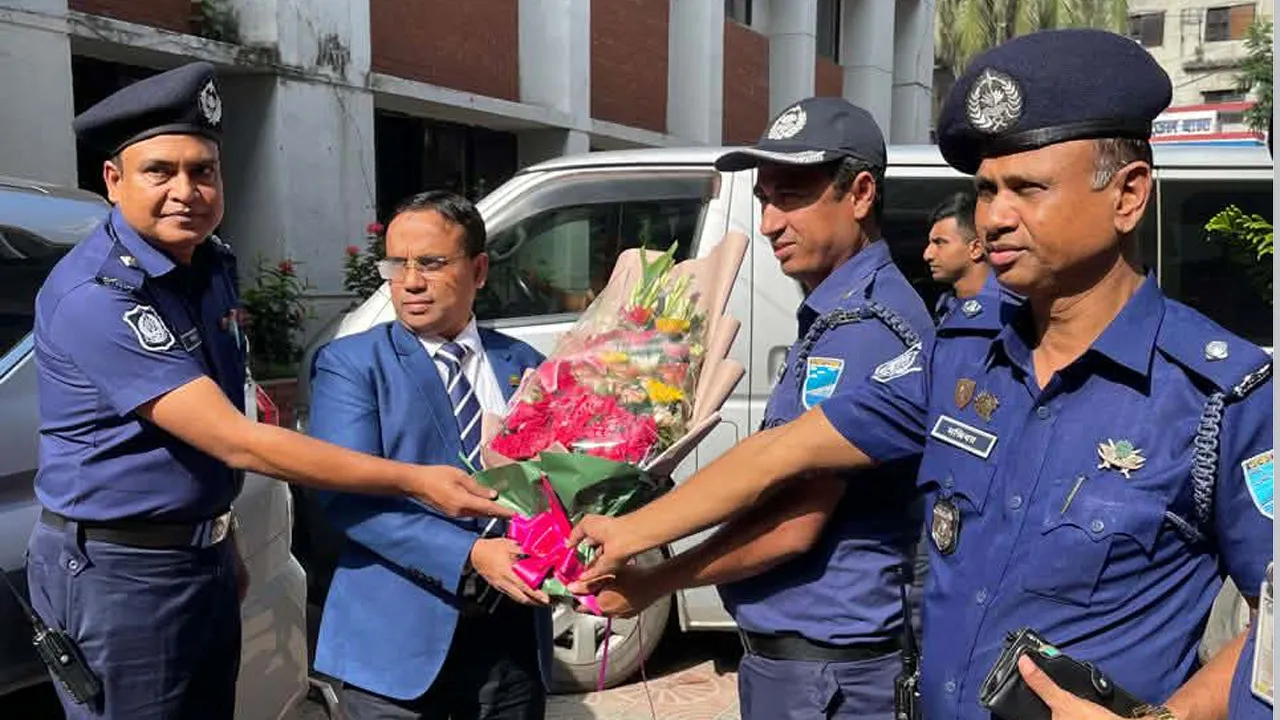 নারায়ণগঞ্জ সদর থানা পরিদর্শন করেছেন চিফ জুডিশিয়াল ম্যাজিস্ট্রেট কে এম মহিউদ্দীন