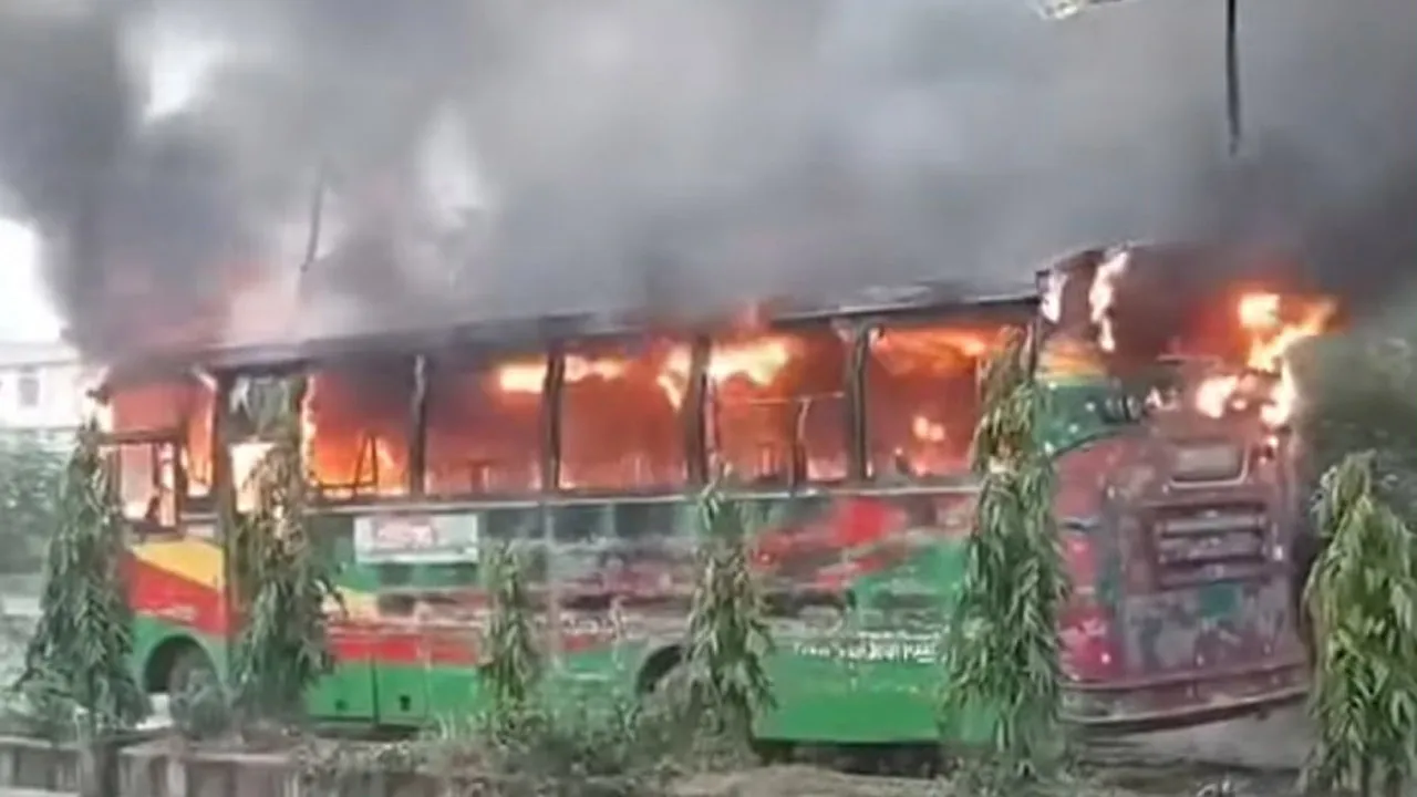 নারায়ণগঞ্জে বাসচাপায় পথচারী নিহত, ২ ইজিবাইকচালক আহত