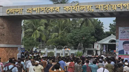 নারায়ণগঞ্জে ইজিবাইক চালকদের সাথে শিক্ষার্থীদের সংঘর্ষে আহত ১৫
