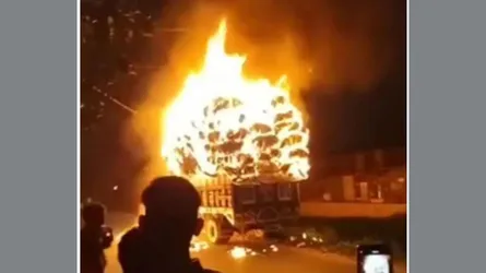 জ্বলন্ত ট্রাক ৫ কিলোমিটার চালিয়ে নিয়ে গেলেন চালক