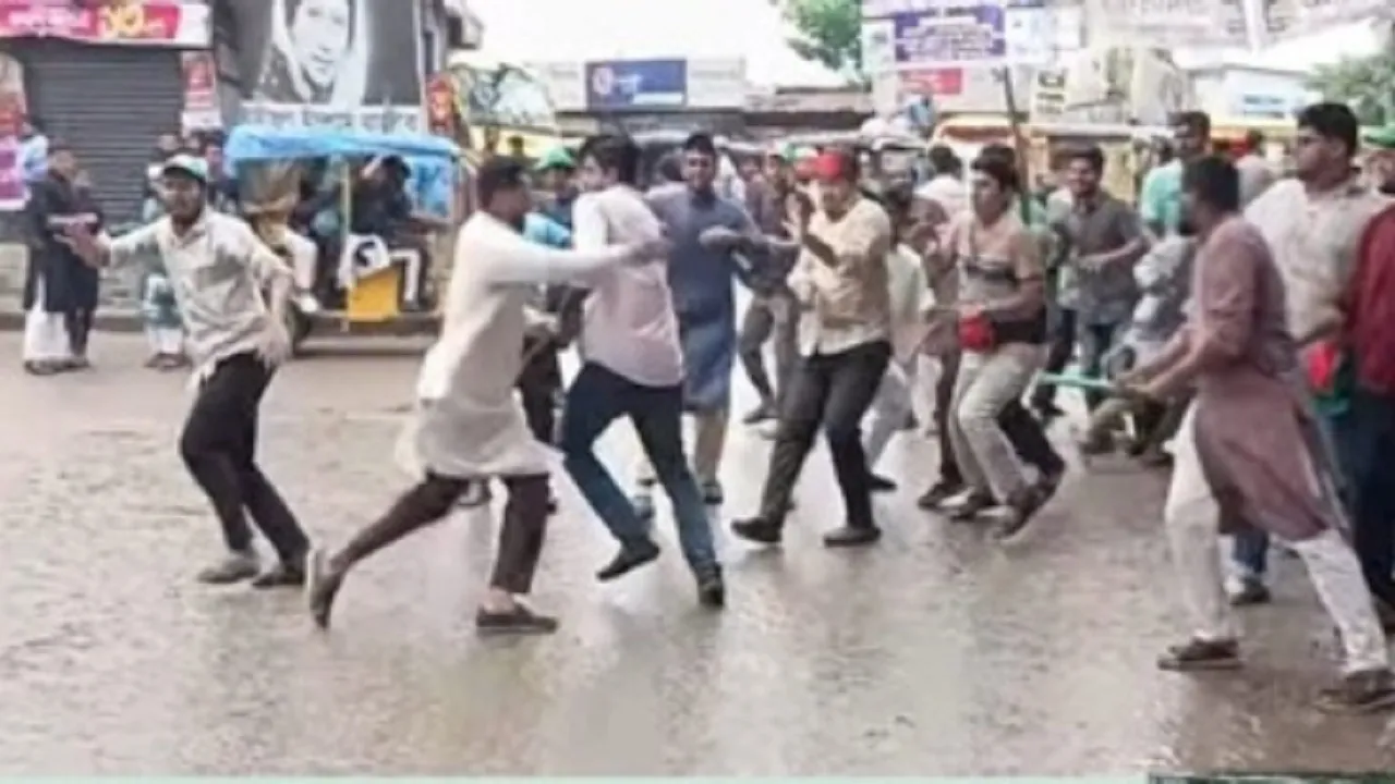 নারায়ণগঞ্জ তোলারাম কলেজে ছাত্রদল-শিবির সংঘর্ষে আহত ১৫