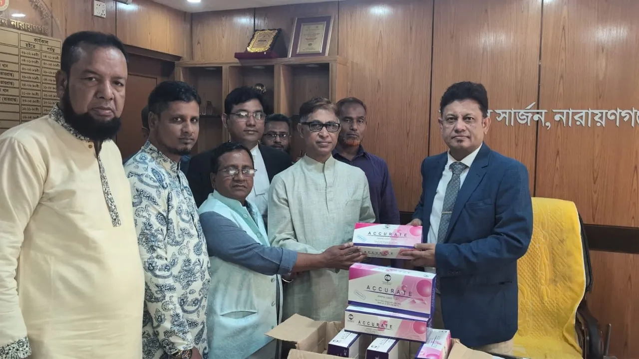 নারায়ণগঞ্জে ডেঙ্গু পরীক্ষার ৮০০ কিট উপহার