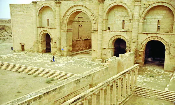 বিশ্ব ঐতিহ্য  হাট্রা  : নিপা পারভীন