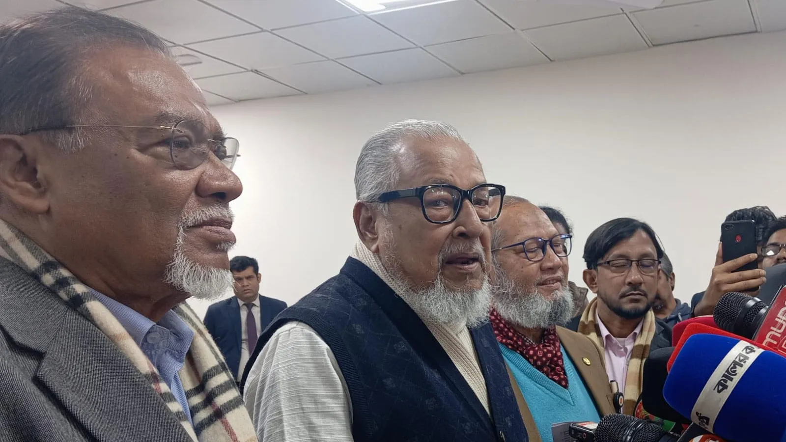 অন্য দলের সাথে জোট করা রাজনৈতিক অধিকার