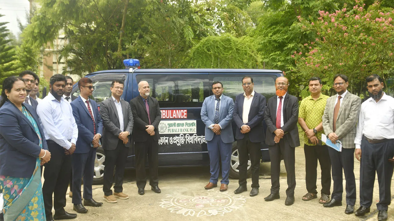 নোবিপ্রবিতে পূবালী ব্যাংকের অ্যাম্বুলেন্স হস্তান্তর