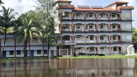 নোয়াখালীতে পানি নামছে ধীর গতিতে