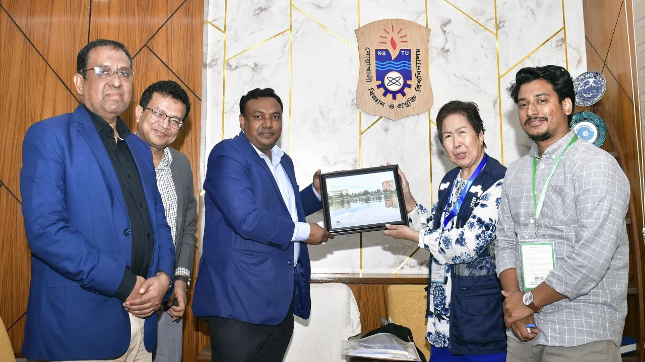 নোবিপ্রবি ভিসির সাথে এশিয়ান নেটওয়ার্ক ফর ফ্রি ইলেকশনস্ সেক্রেটারির সৌজন্য সাক্ষাৎ