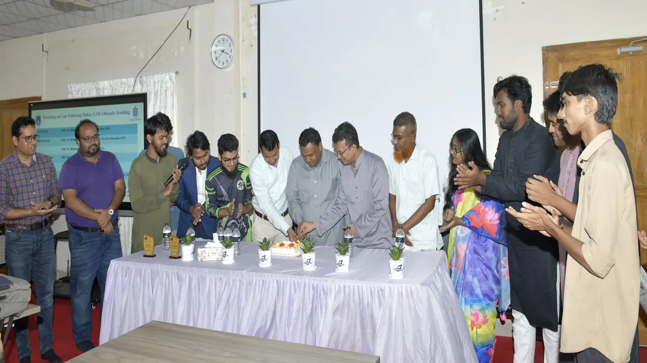 নোবিপ্রবিতে ‘লাইন ফলোয়িং রোবট অবস্ট্যাকল অ্যাভয়েডিং রোবট’ শীর্ষক কর্মশালা