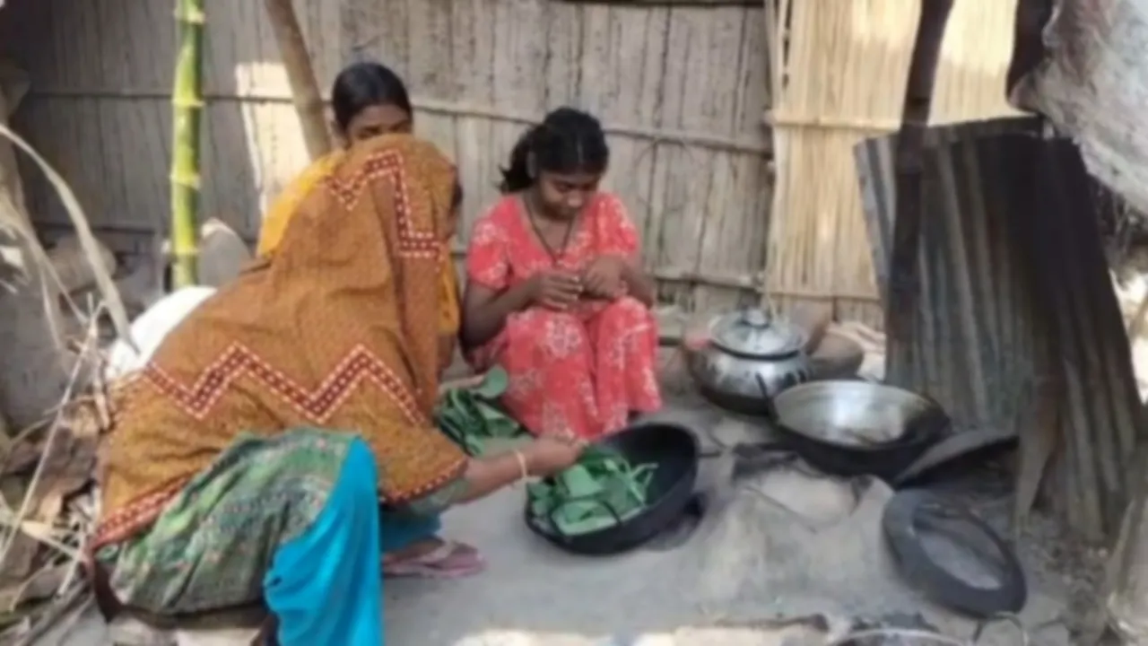 নলডাঙ্গায় লাউয়ের পাতা দিয়ে ইফতার অসহায় পরিবারের