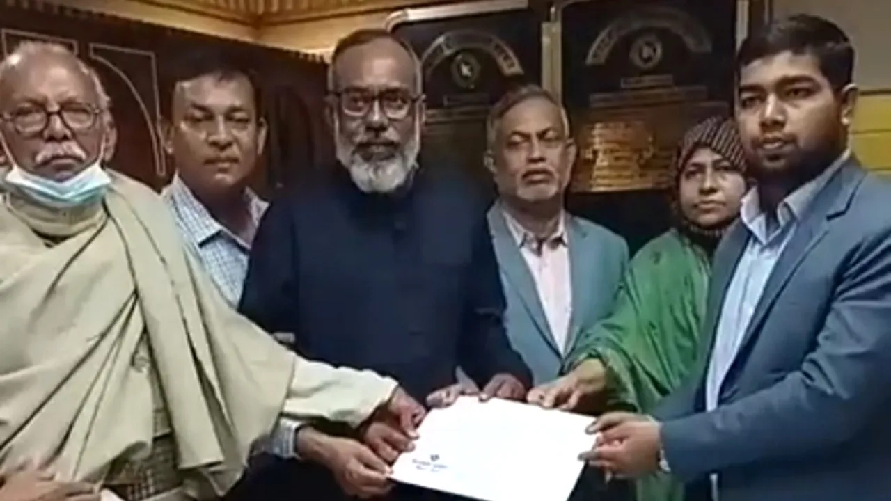 পাবনা-৪ আসনে বিএনপির মনোনয়ন ফরম সংগ্রহ