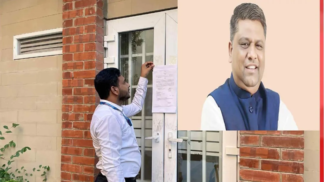 সিসিকের অপসারিত মেয়র আনোয়ারুজ্জামানের বাসার দরজায় ঝুলছে দুদকের নোটিশ