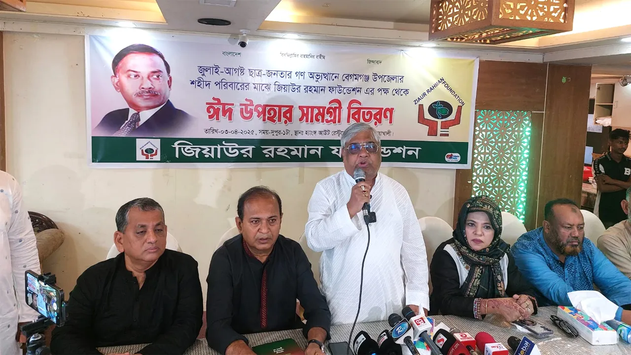 নোয়াখালীতে জুলাই আন্দোলনে শহীদ পরিবারে উপহার বিতরণ