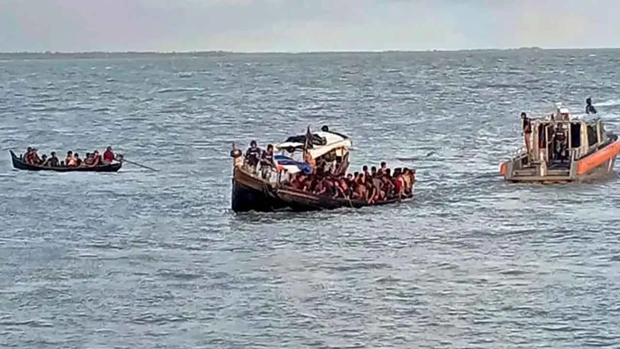 নাফ নদ থেকে ৪ জেলেকে ধরে নিয়ে গেছে আরাকান আর্মি