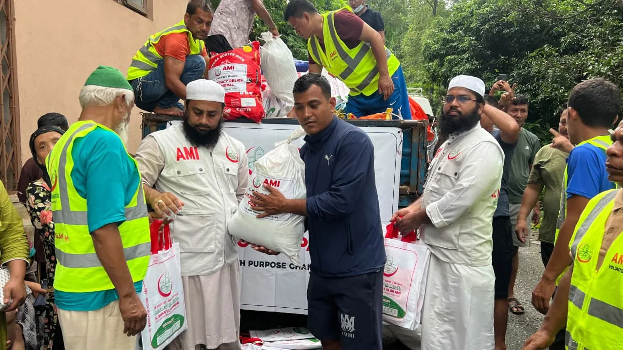 নেপালে বন্যাদুর্গতদের পাশে আল-মারকাজুল ইসলামী