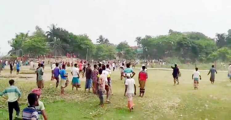 নেত্রকোনায় মাইকিং করে পৃথক দুই গ্রামবাসীর মাঝে সংঘর্ষ, আহত শতাধিক