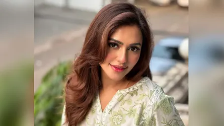 ডিবি হেফাজতে অভিনেত্রী নুসরাত ফারিয়া