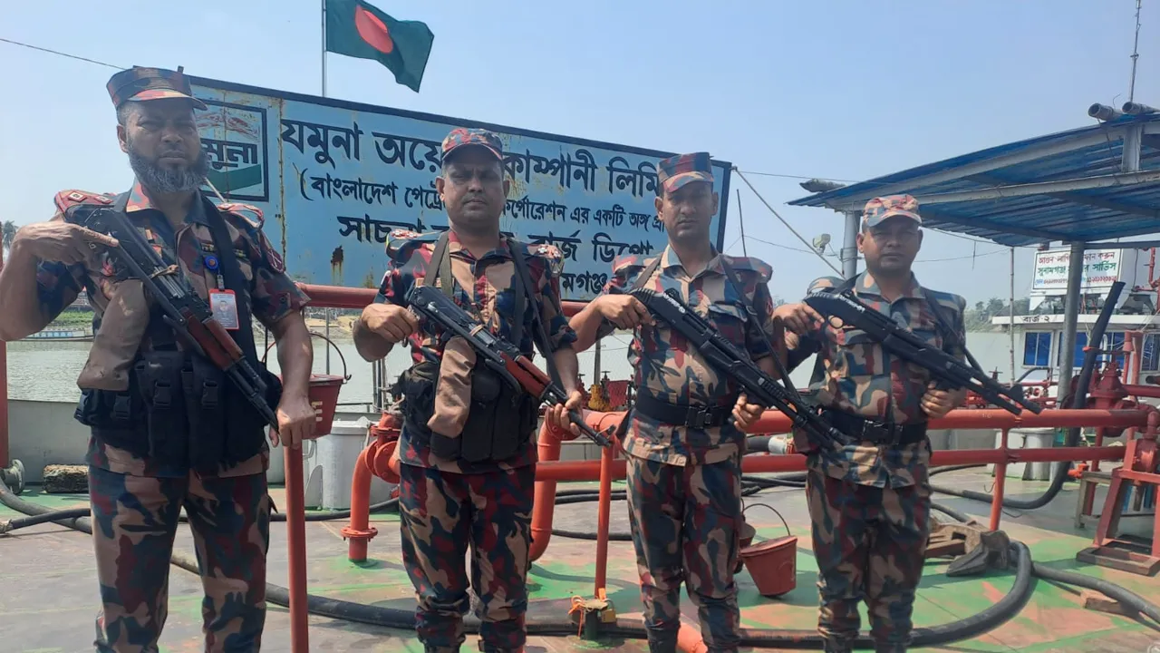 তেল মজুদের অপচেষ্টা প্রতিরোধে ডিপোতে বিজিবি মোতায়েন