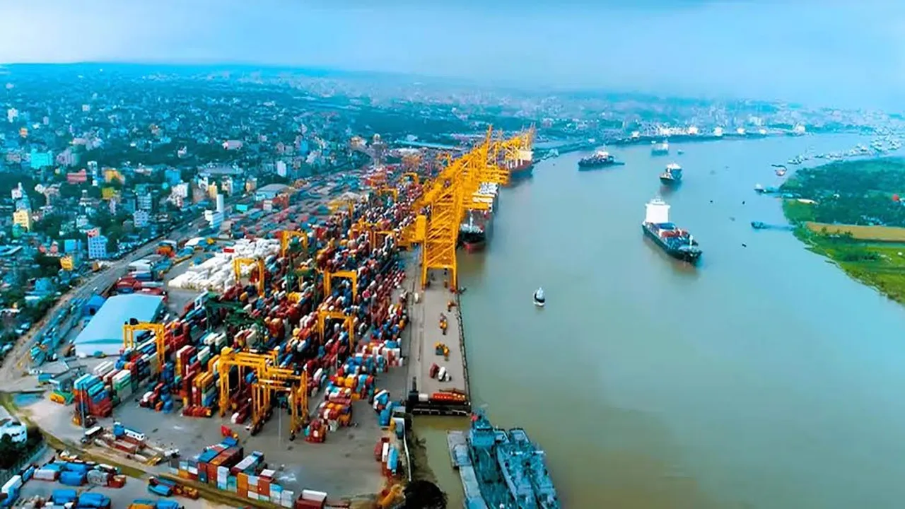 চট্টগ্রাম বন্দরে পৌঁছেছে জ্বালানিবাহী আরো ৪ জাহাজ
