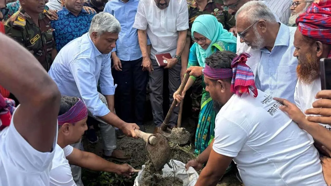 খাল খনন বন্ধ করায় ক্ষতি হয়েছে কৃষক পরিবার ও খেটে খাওয়া মানুষদের