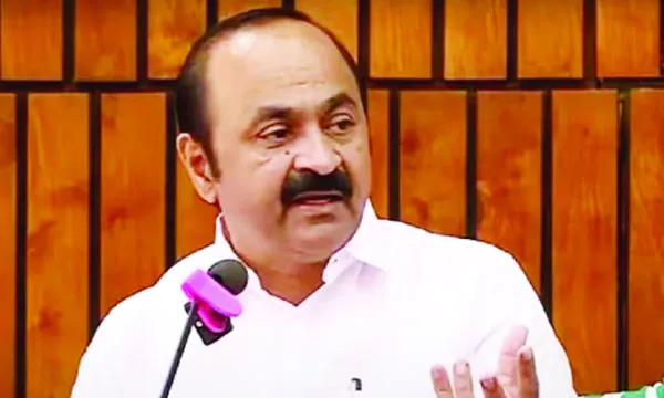 কেরালার মুখ্যমন্ত্রী হিসেবে ভি ডি সাতিসানের শপথ