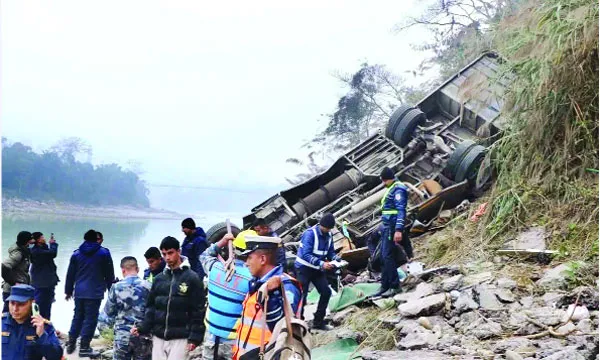 নেপালে বাস দুর্ঘটনায় নিহত ১৮
