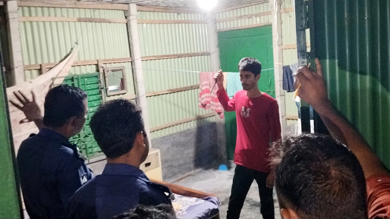 পাবনায় নামাজরত বাবাকে কুপিয়ে হত্যায় ছেলে আটক, ৩ পুলিশ আহত