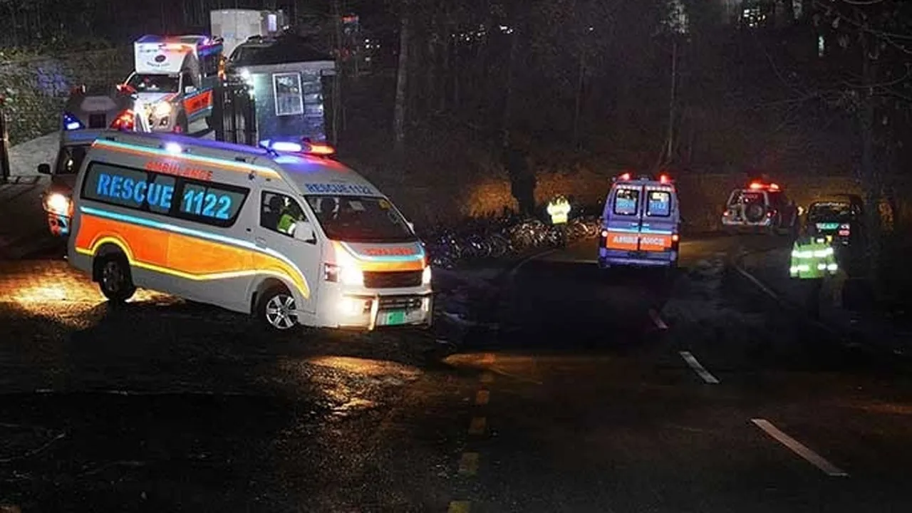 পাকিস্তানে ট্রাক খালে পড়ে নিহত ১৪