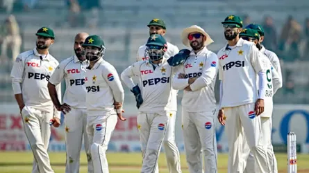 বাবরদের মোবাইলও হেফাজতে নিলো পিসিবি, দলে অস্থিরতা