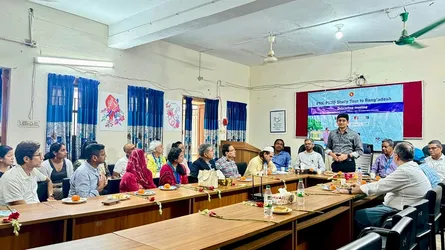 পাকুন্দিয়ায় স্বাস্থ্য কমপ্লক্স পরিদর্শনে ১৭ সদস্যের বিদেশী চিকিৎসকদল