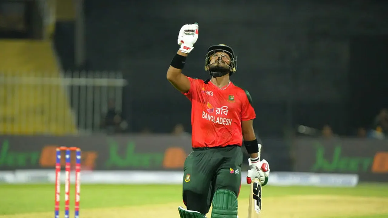 ফিরলেন ইমন, ভাঙলো উদ্বোধনী জুটি