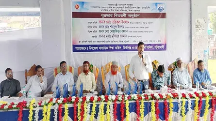 মির্জাগঞ্জে ৩৬ কৃতি শিক্ষার্থীকে পুরস্কার ও সন্মাননা ক্রেস্ট প্রদান