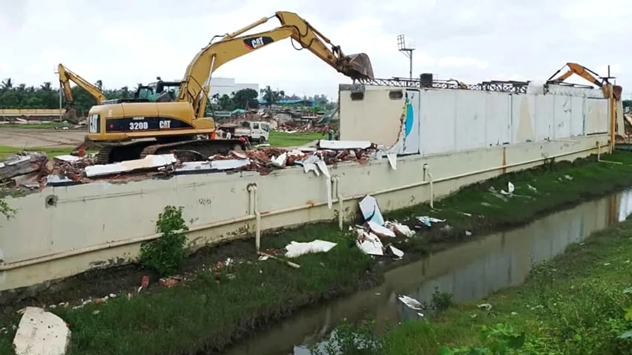 চট্টগ্রামে আওয়ামীদের দখলে থাকা ৩২০ কোটি টাকার সরকারি জায়গা উদ্ধারে পাউবো‘র অভিযান
