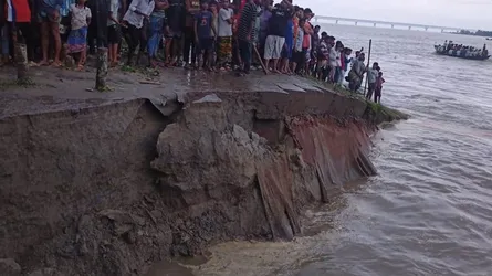 পদ্মা সেতু রক্ষা বাঁধের আরো ৫০ মিটার নদীগর্ভে বিলীন