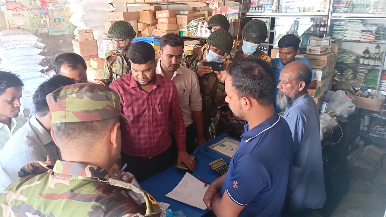 দেবীগঞ্জে বাড়তি দামে সার বিক্রি করায় ব্যবসায়ীকে জরিমানা