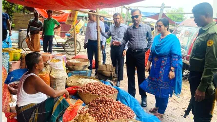 কালীগঞ্জে ভোক্তা অধিকার লঙ্ঘন করায় ব্যবসায়ীদের অর্থদণ্ড