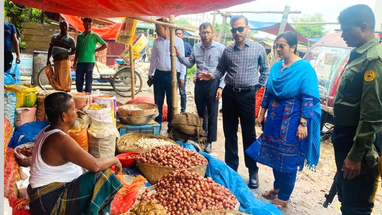 কালীগঞ্জে ভোক্তা অধিকার লঙ্ঘন করায় ব্যবসায়ীদের অর্থদণ্ড