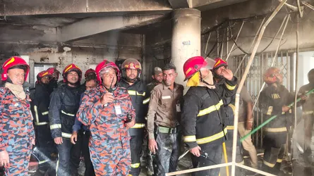 শাহবাগে বাংলাদেশ মেডিক্যাল বিশ্ববিদ্যালয় হাসপাতালে আগুন
