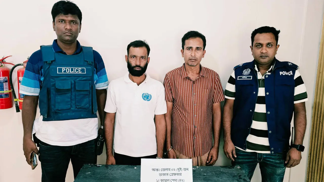 ব্যাংক বুথে লুটের ছক : ফতুল্লায় আন্তঃজেলা ডাকাত দলের ২ সদস্য গ্রেফতার