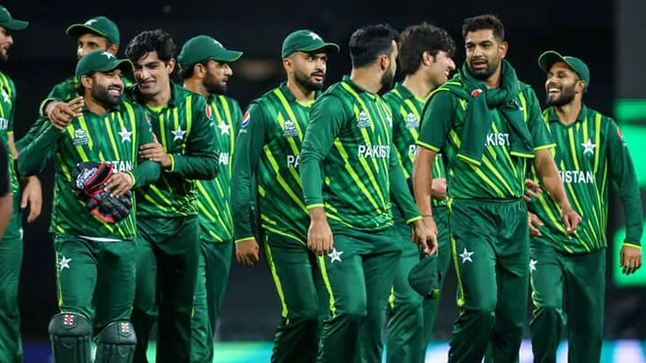 ভালো না খেলায় বেতন কাটা যাচ্ছে পাকিস্তানি ক্রিকেটারদের