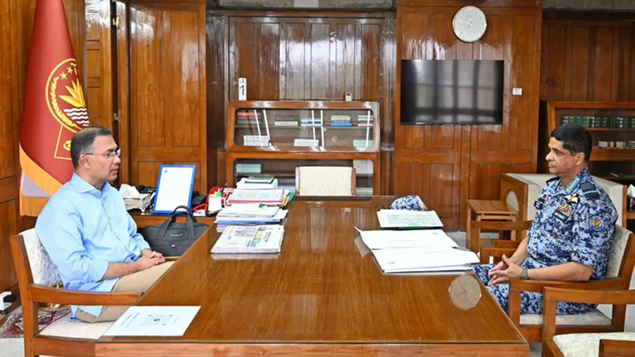 প্রধানমন্ত্রীর সাথে বিমান বাহিনী প্রধানের সৌজন্য সাক্ষাৎ