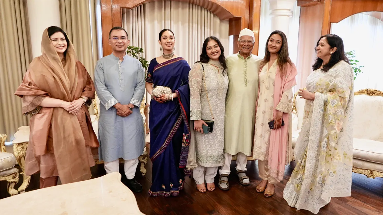 প্রধানমন্ত্রীর পরিবারের সাথে ড. ইউনূসের শুভেচ্ছা বিনিময়