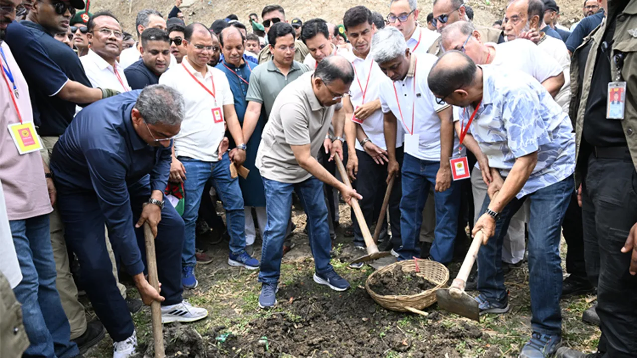 বাবার স্মৃতি বিজড়িত উলসী খাল পুনঃখনন করলেন তারেক রহমান