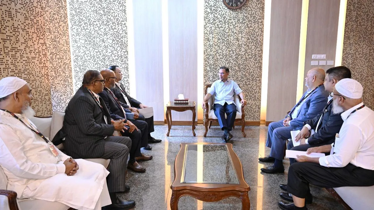 প্রধানমন্ত্রীর সাথে টেক্সটাইল মিলস অ্যাসোসিয়েশনের নেতাদের সাক্ষাৎ