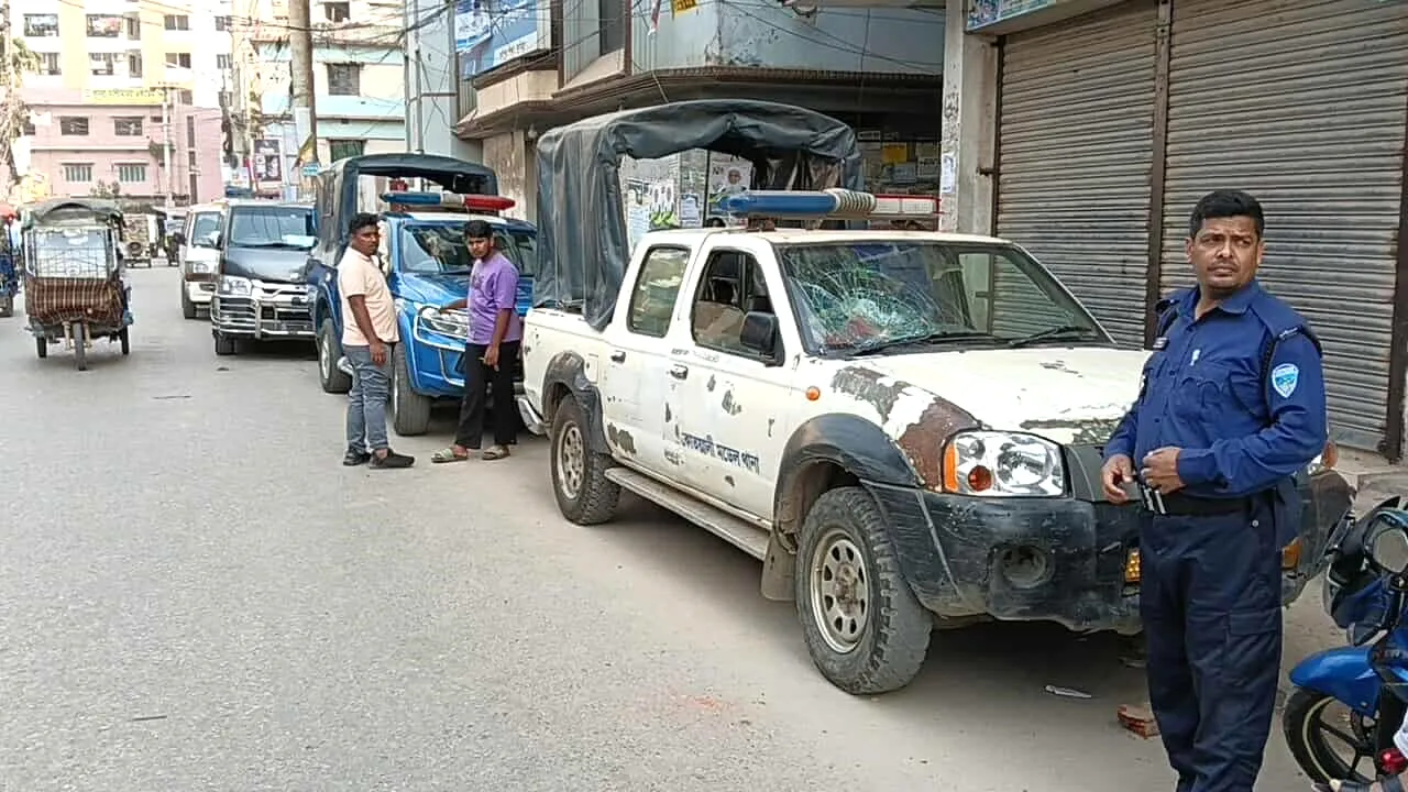 কুমিল্লায় আসামি ধরতে গিয়ে হামলার শিকার পুলিশ