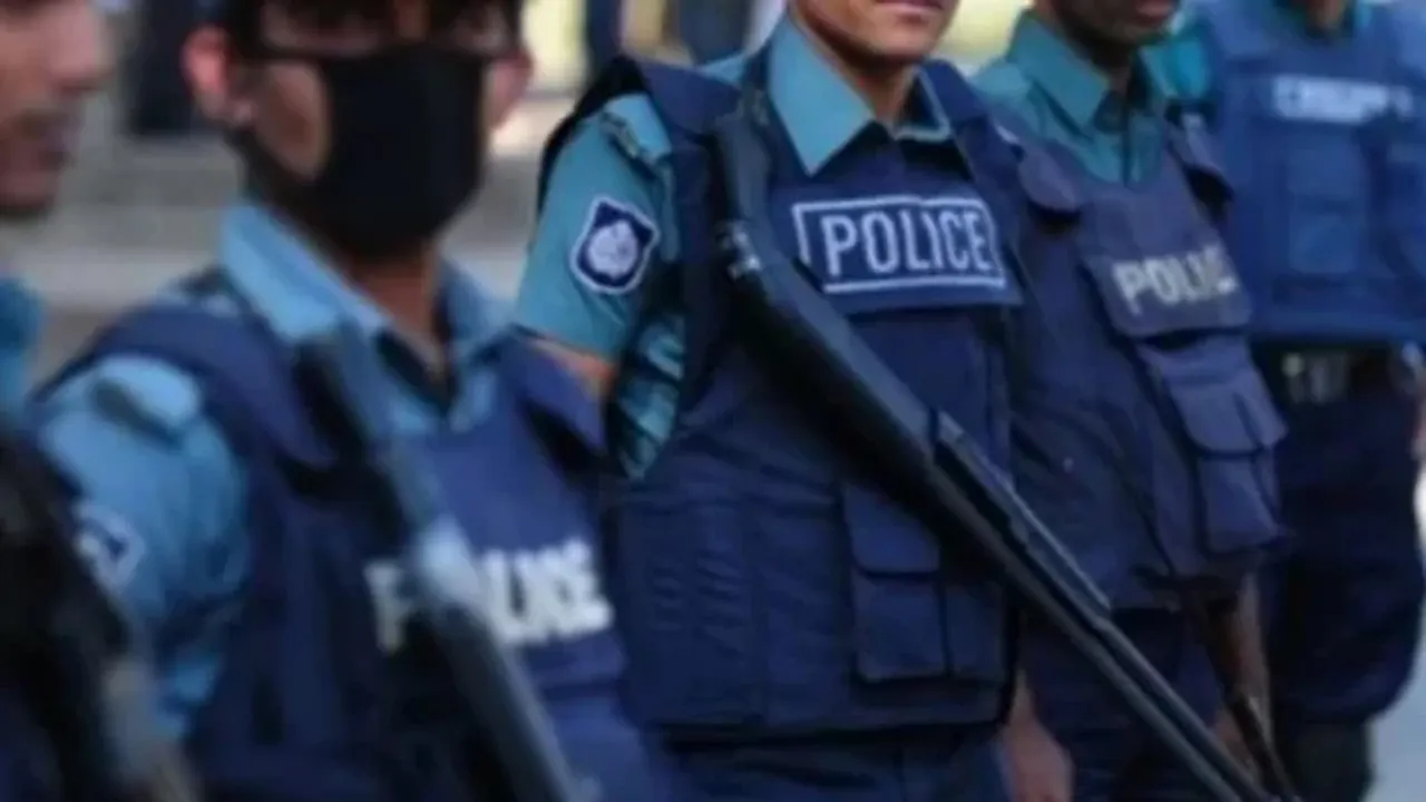 পলাতক পুলিশ কর্মকর্তাদের তালিকা দিতে গড়িমসি
