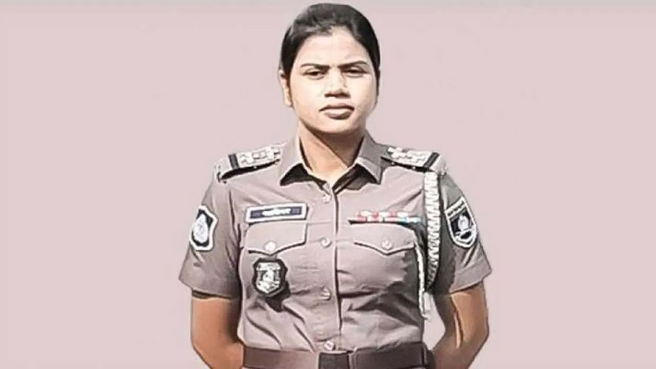নতুন পোশাকে বাংলাদেশ পুলিশ