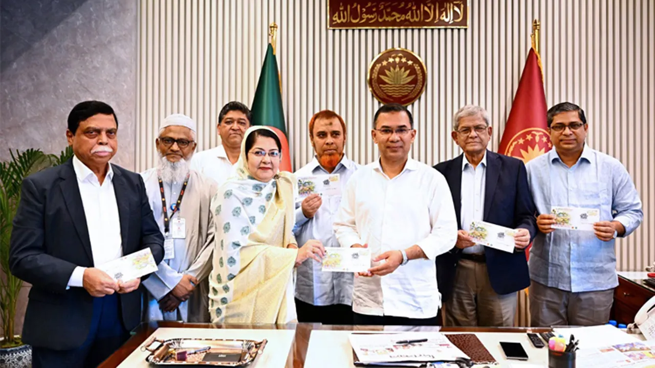 পল্লী উন্নয়ন দিবস উপলক্ষে স্মারক ডাক টিকেট উন্মোচন প্রধানমন্ত্রীর